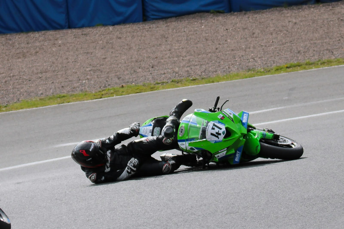 RatMally brand ambassador Liam Murtagh racing his custom-wrapped Kawasaki ZX10RR motorcycle through the corners during his debut at Knockhill Circuit. Photo by trackside media.