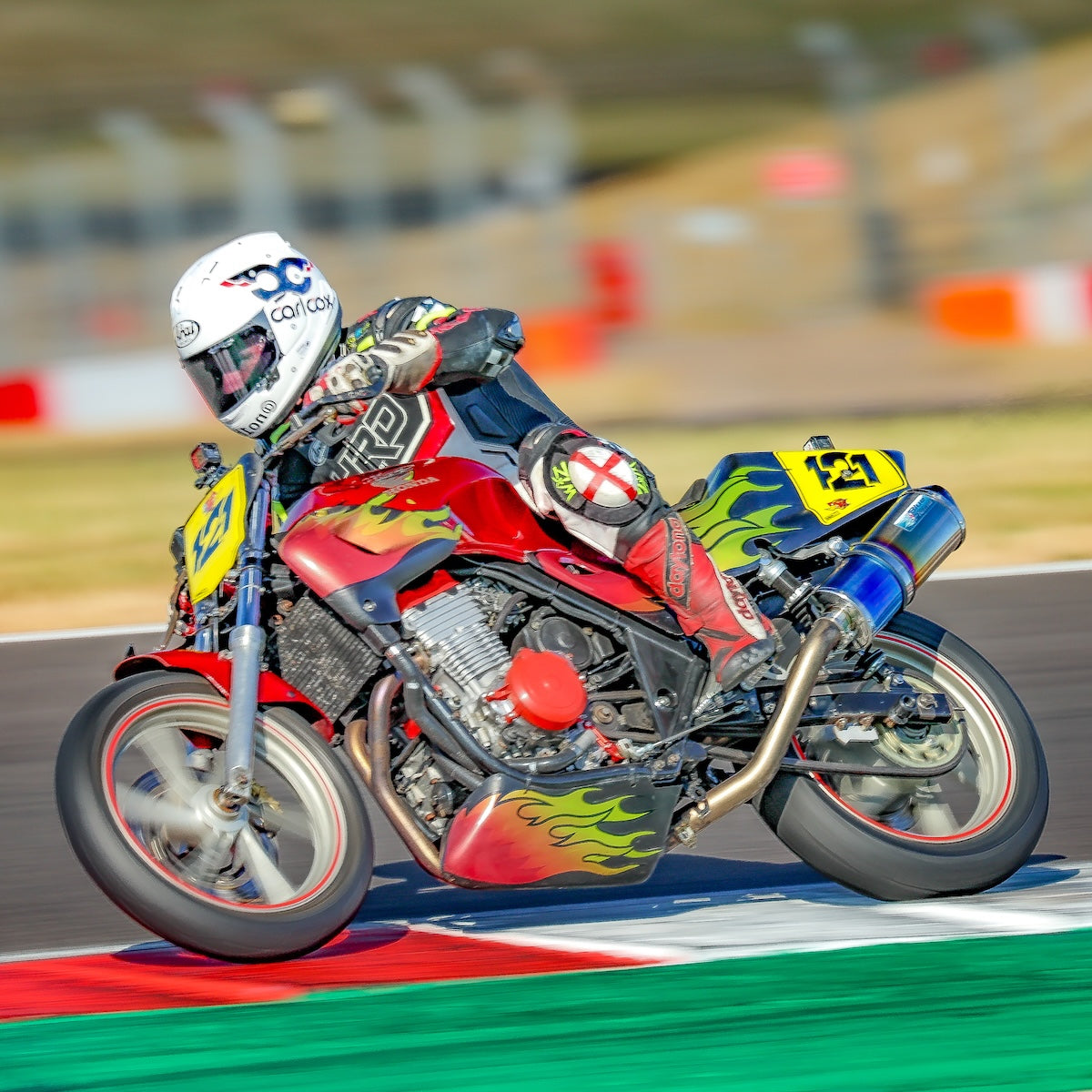 RatMally brand ambassador Mike Edwards racing his restored project Honda CB500 motorcycle Barry with custom RatMally graphics at Donington Park. Photo by PRMotorsportMedia