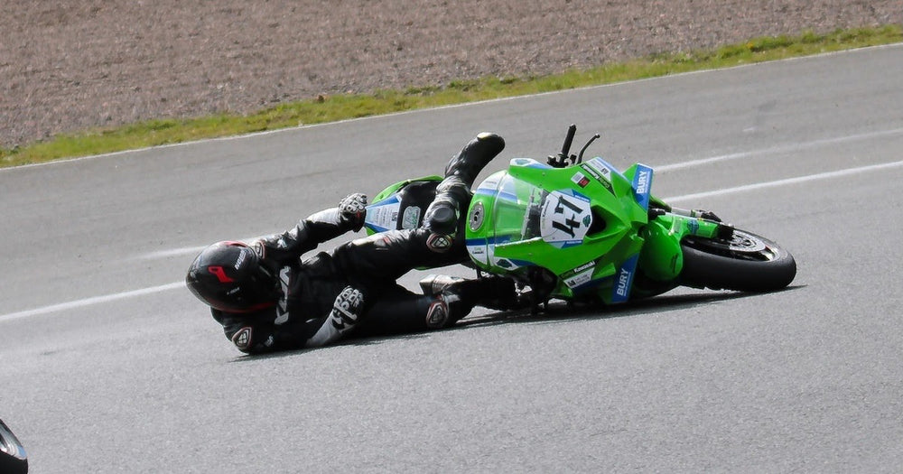 RatMally brand ambassador Liam Murtagh racing his custom-wrapped Kawasaki ZX10RR motorcycle through the corners during his debut at Knockhill Circuit. Photo by trackside media.
