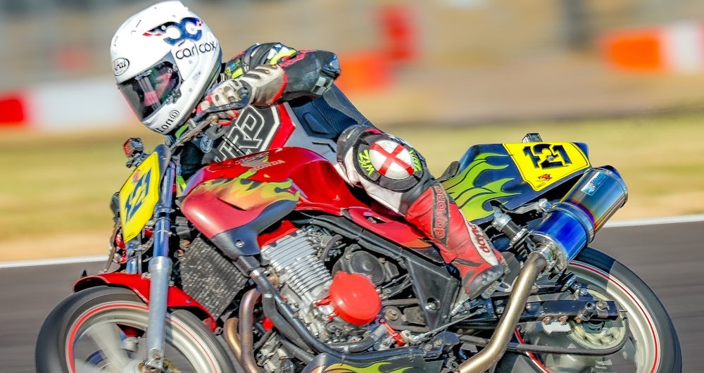 RatMally brand ambassador Mike Edwards racing his restored project Honda CB500 motorcycle Barry with custom RatMally graphics at Donington Park. Photo by PRMotorsportMedia.